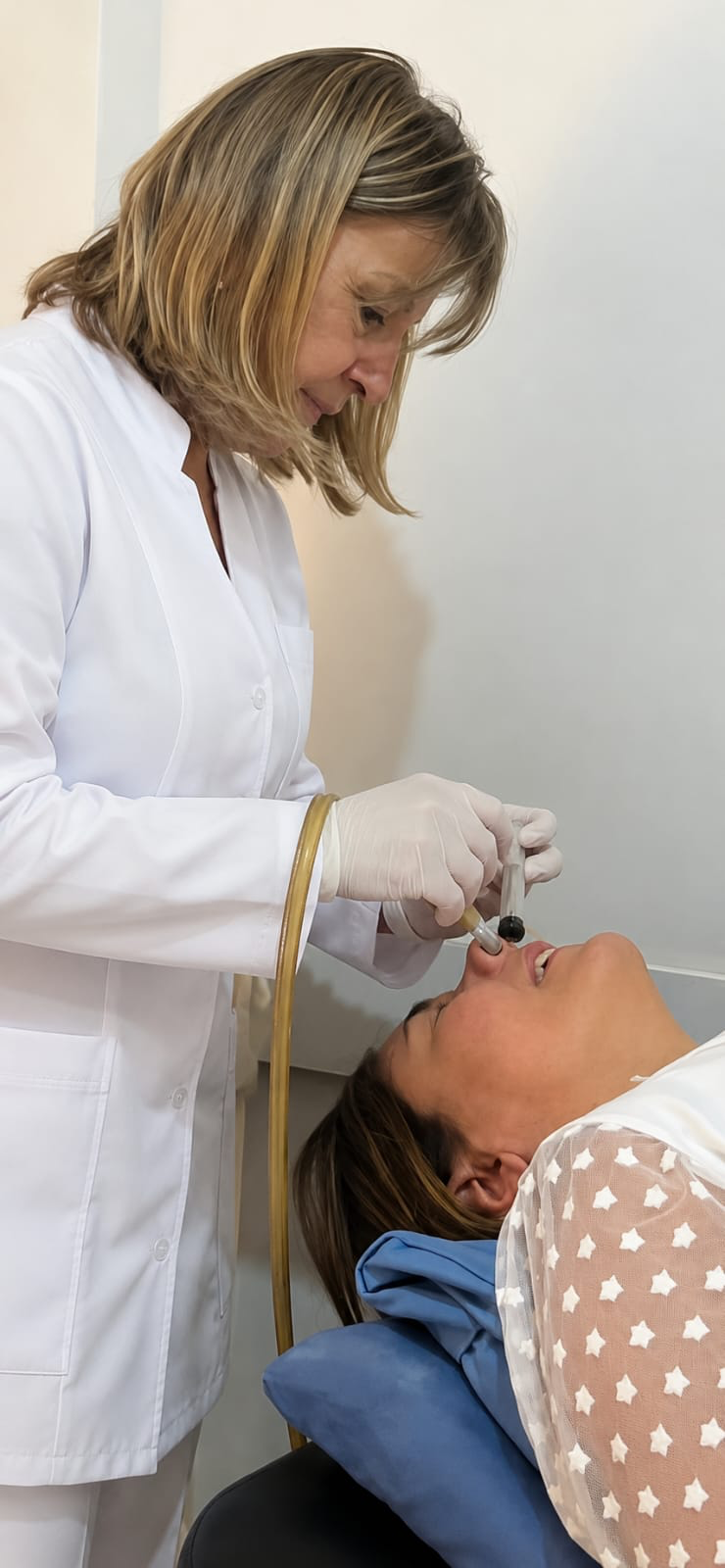 Doctora realizando el Método Proetz